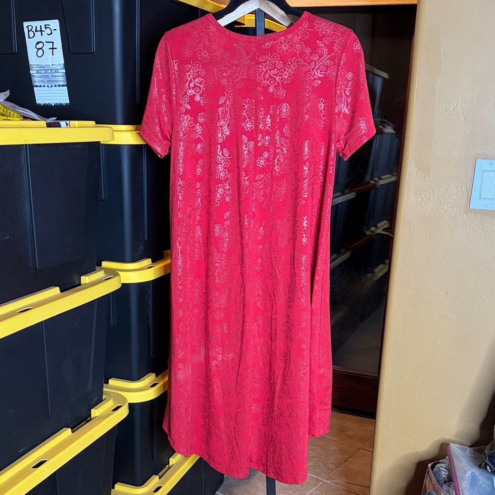 LuLaRoe Carly Swing Red Metallic Silver Floral Dress Size Medium Oversized - Picture 5 of 6